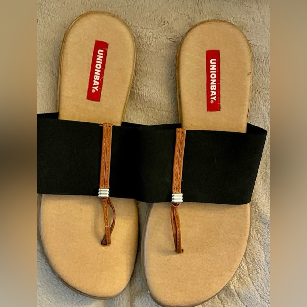 Unionbay Black and Tan Sandals